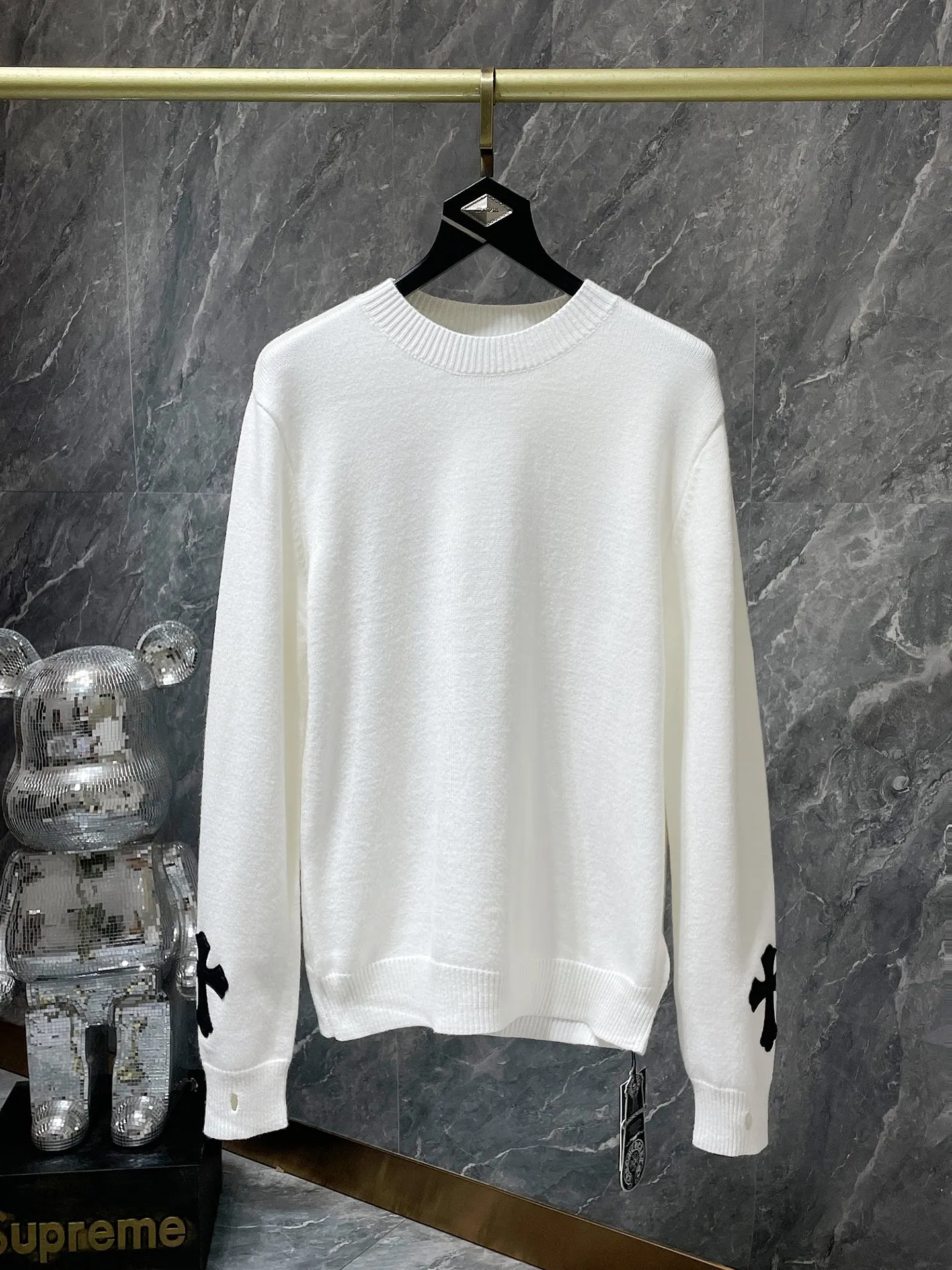 P236 Chrome Hearts 🍁Autumn and winter sweater series🍁 Three-dimensional jacquard on the back ➕ Leather opening process on the cuffs Selected high-quality wool blended knitted fabric Non-common version on the market Recommended colors: black gray white green